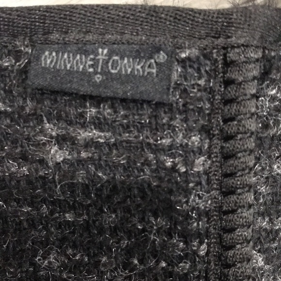 Minnetonka Black Suede and Sheepskin Fur Lined boots size 9 - Picture 4 of 11